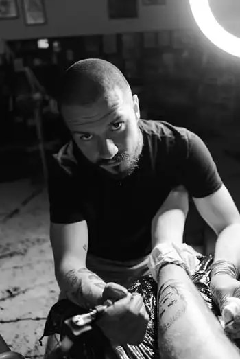 Robert – RH Tattooing, Tattoo-Künstler und Studio-Inhaber